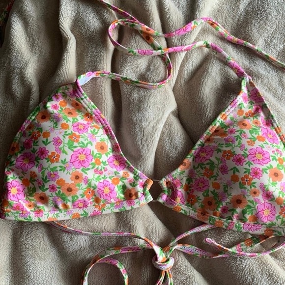 Bikini - Picture 2 of 10